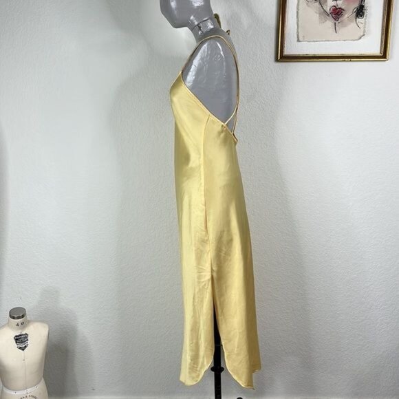 NATORI Satin Plunge Cross Back Slip Embroidered Robe Set - Picture 4 of 11